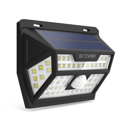 Blitzwolf BW-OLT1 mozgásérzékelős napelemes kültéri LED fali lámpa